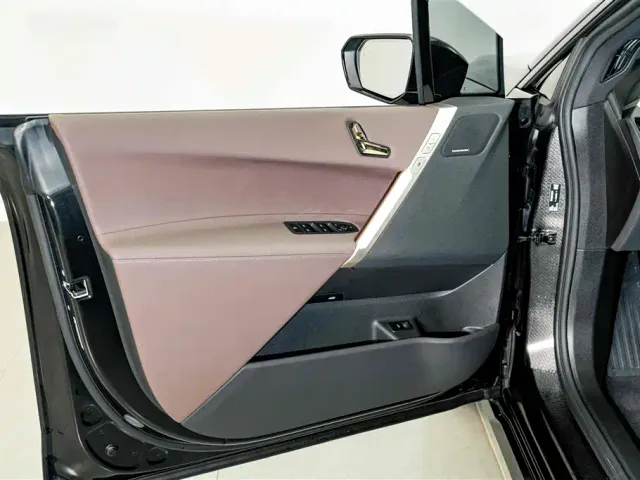 BMW iX — Фото автомобиля 18