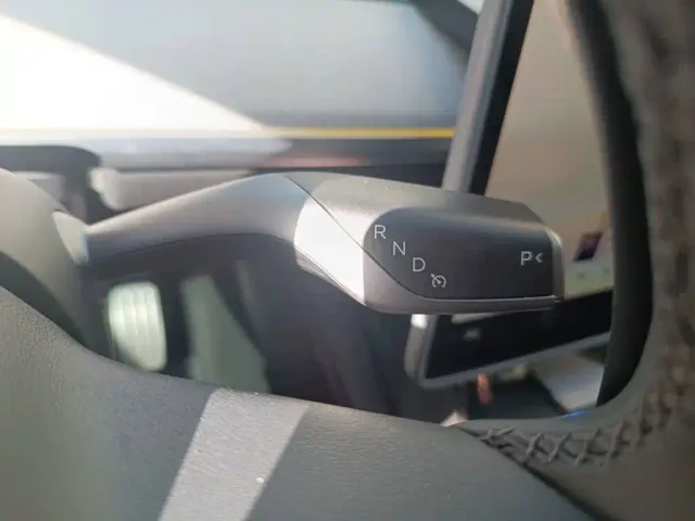 Tesla Model Y — Фото автомобиля 10