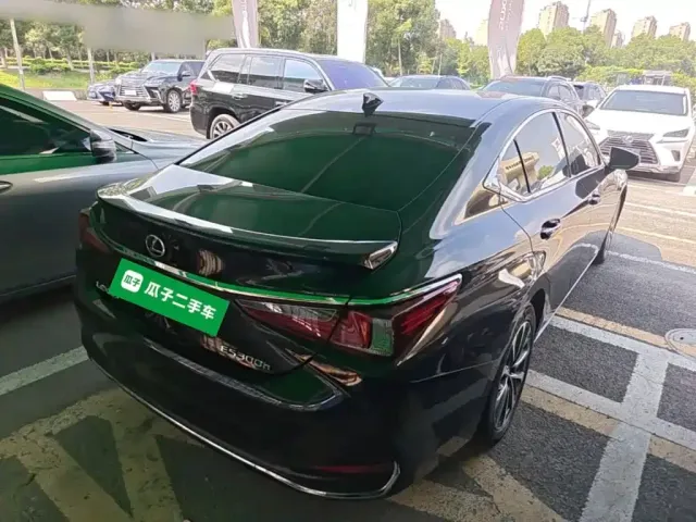 Lexus ES — Фото автомобиля 6