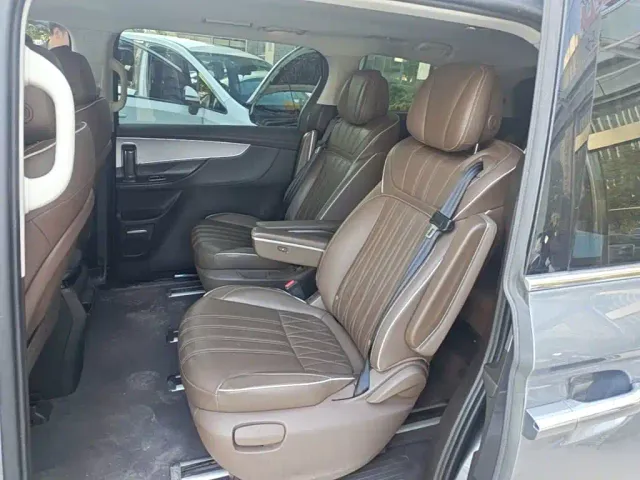 Roewe iMAX8 — Фото автомобиля 16