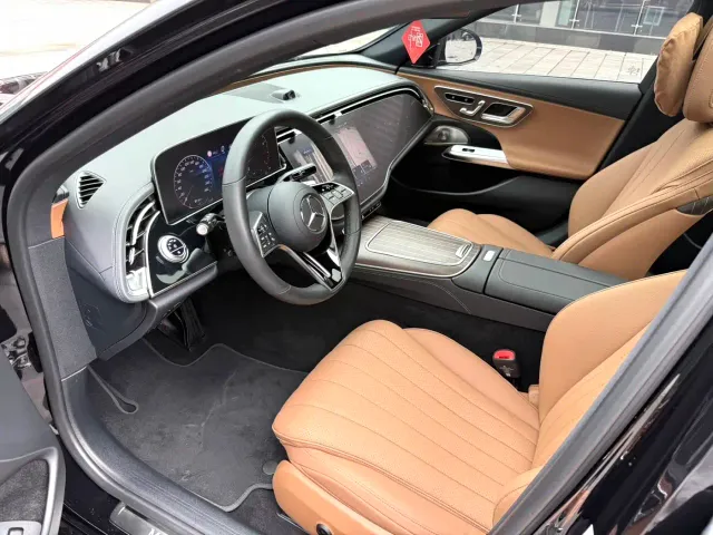 Mercedes-Benz E-Class — Фото автомобиля 4