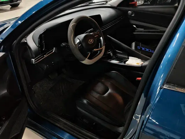 Hyundai Elantra — Фото автомобиля 4