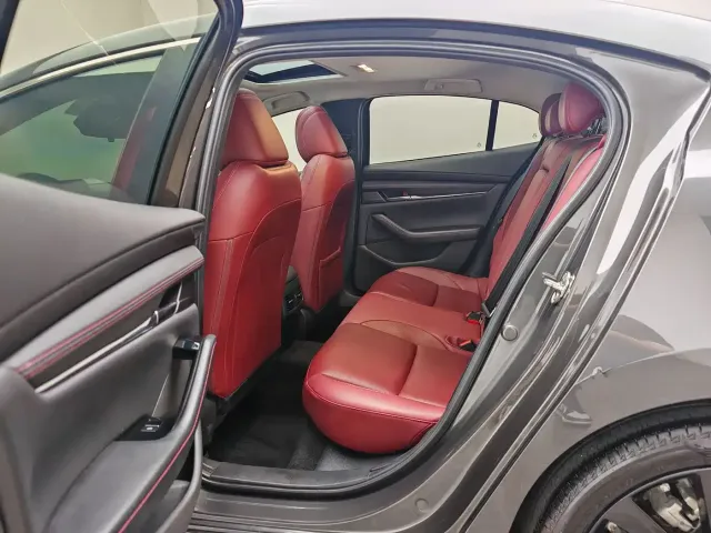 Mazda Axela — Фото автомобиля 17