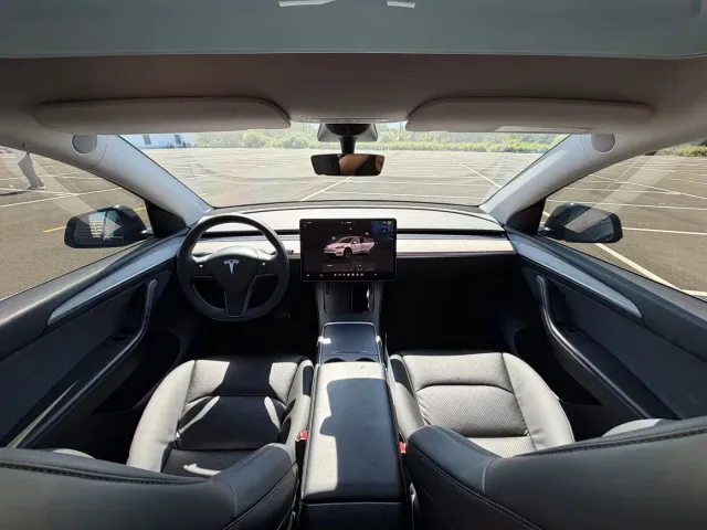 Tesla Model Y — Фото автомобиля 7