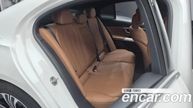 Mercedes-Benz E-Class — Фото автомобиля 12