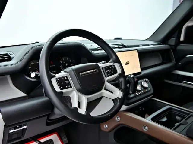 Land Rover Defender — Фото автомобиля 17