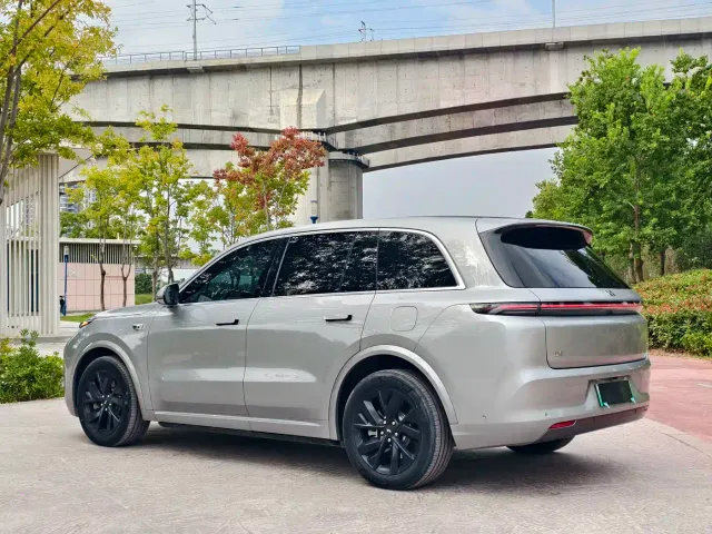 Li Auto L8 — Фото автомобиля 4