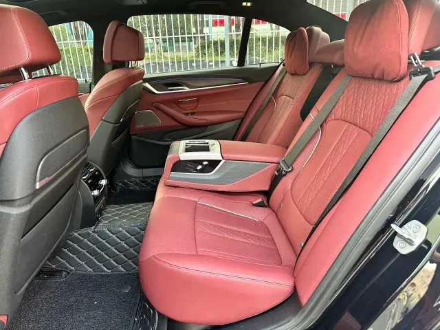 BMW 5 Series — Фото автомобиля 12