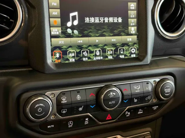 Jeep Wrangler — Фото автомобиля 12