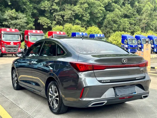 Changan Eado — Фото автомобиля 4