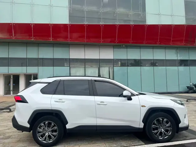 Toyota RAV4 — Фото автомобиля 4