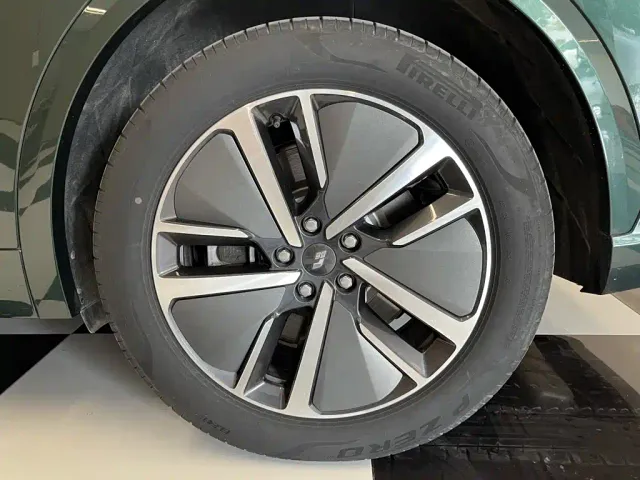 Li Auto L7 — Фото автомобиля 11