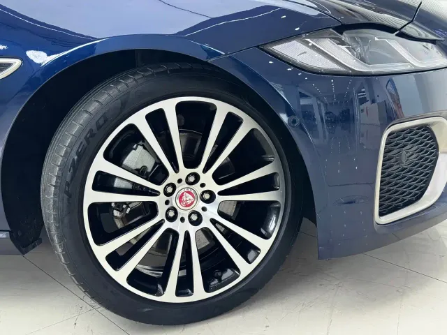 Jaguar XFL — Фото автомобиля 7