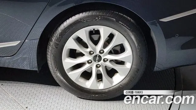 Kia K8 2.5 Бензин 2WD — Фото автомобиля 17