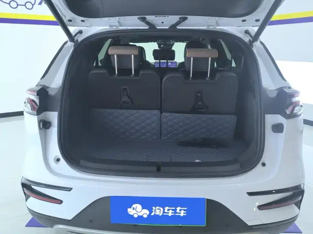BYD Tang — Фото автомобиля 4