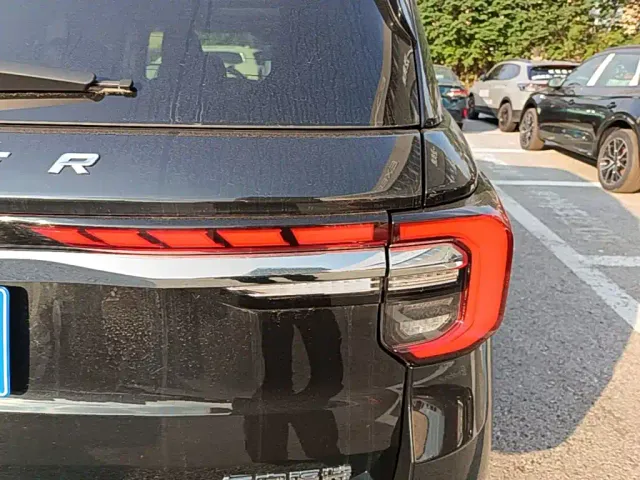 Ford Explorer — Фото автомобиля 7