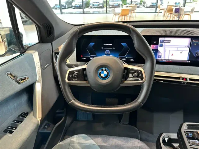 BMW iX — Фото автомобиля 8