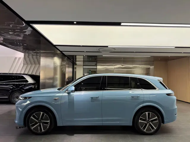 Li Auto L7 — Фото автомобиля 13