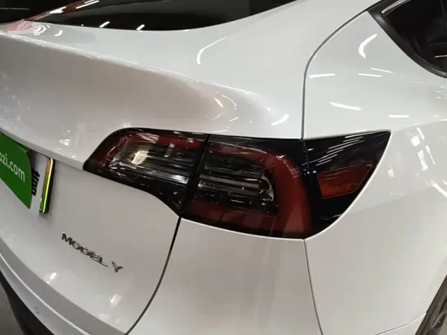 Tesla Model Y — Фото автомобиля 7