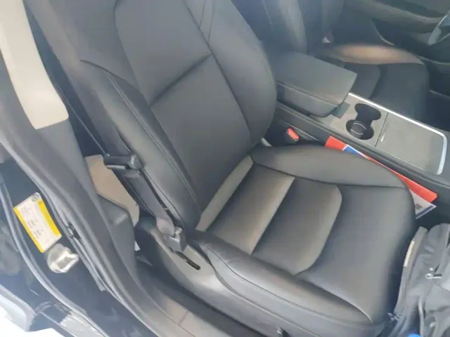 Tesla Model 3 — Фото автомобиля 24