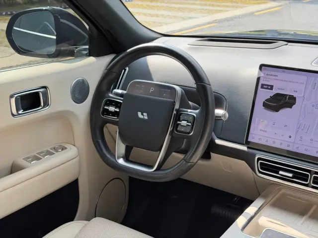 Li Auto L8 — Фото автомобиля 18