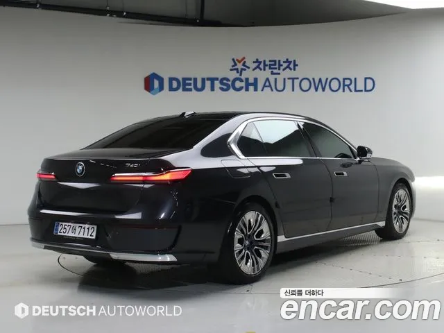 BMW 7-Series 7 серия (G70) 740i sDrive Design Pure Excellence — Фото автомобиля 2