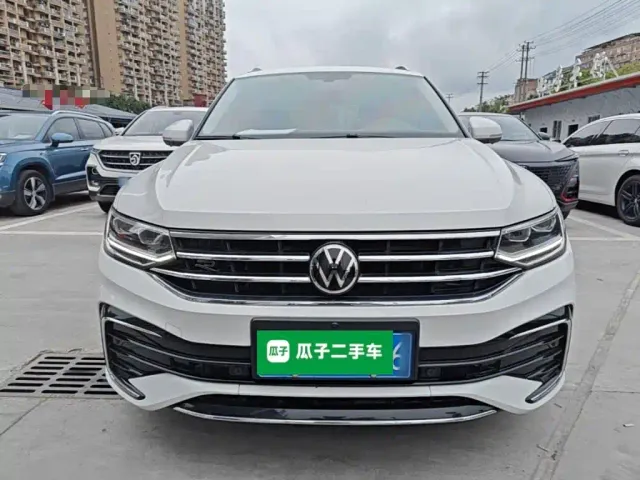 Volkswagen Tiguan L — Фото автомобиля 2