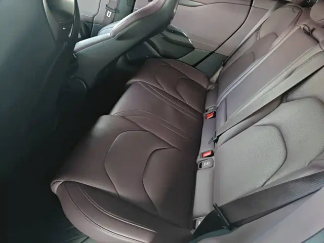 Xiaomi SU7 — Фото автомобиля 16