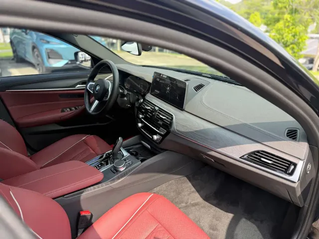 BMW 5 Series — Фото автомобиля 5
