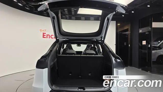 Tesla Model Y — Фото автомобиля 26