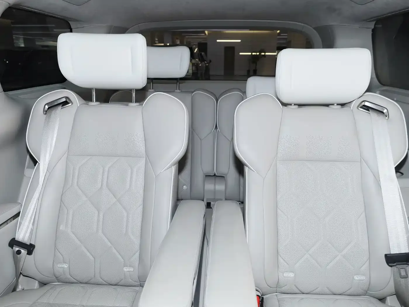 Volvo Volvo EM90 2025 Ultra Six-Seater — Фото автомобиля 14