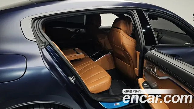 BMW 8 Series G15 — Фото автомобиля 18