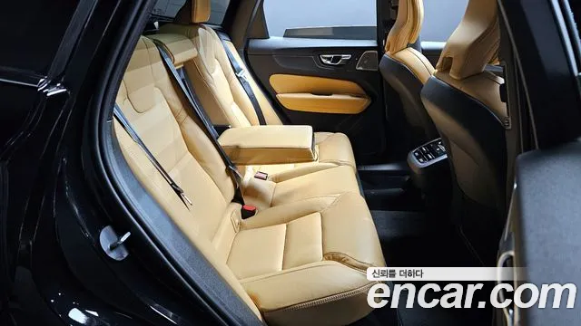Вольво XC60 — Фото автомобиля 12