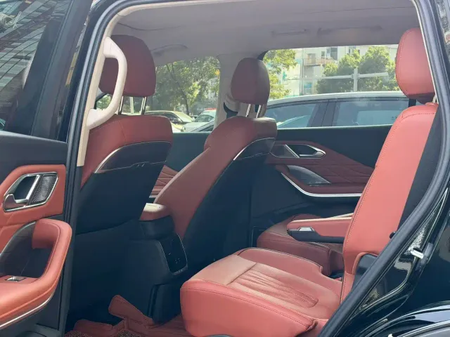 Hongqi Hongqi HS7 PHEV 2024 2.0T PHEV 4WD Flagship Edition 6-seater — Фото автомобиля 5