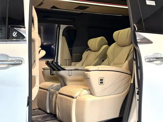 Toyota Alphard — Фото автомобиля 9