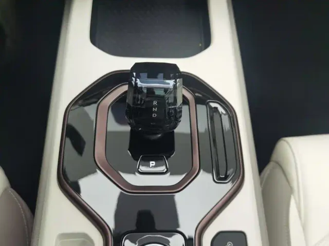 Geely ICON — Фото автомобиля 13
