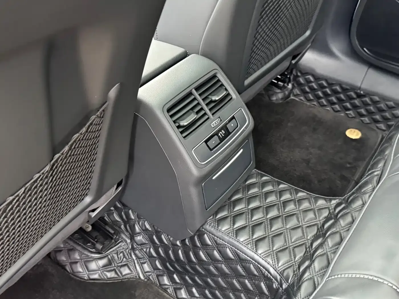 Audi Audi A4L 2024 40 TFSI Luxury Dynamic — Фото автомобиля 28