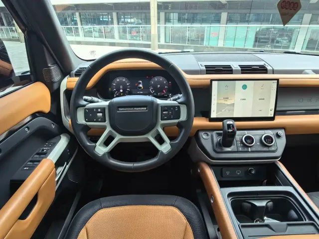 Land Rover Defender — Фото автомобиля 5