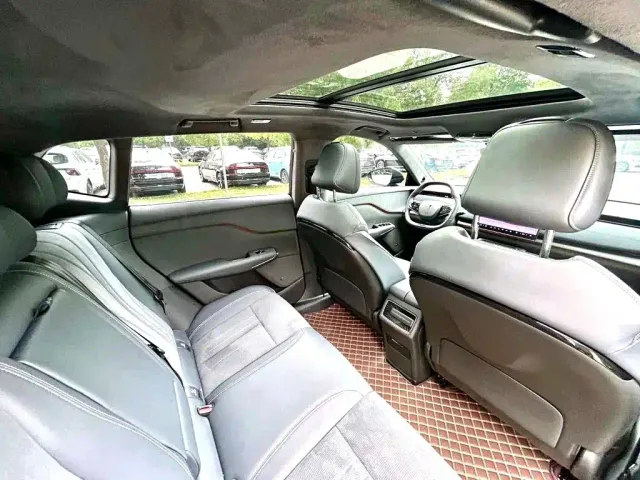 Voyah Auto Voyah Zhiyin 2024 Long Range Super Charging Edition — Фото автомобиля 11