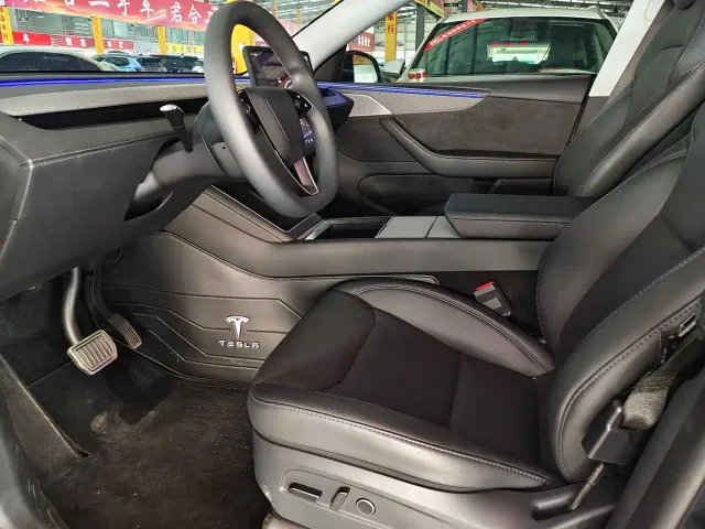 Tesla Model Y — Фото автомобиля 14