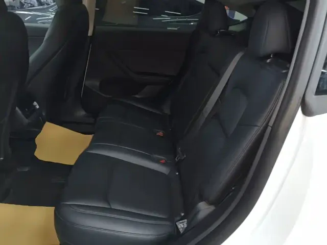 Tesla Model Y — Фото автомобиля 16