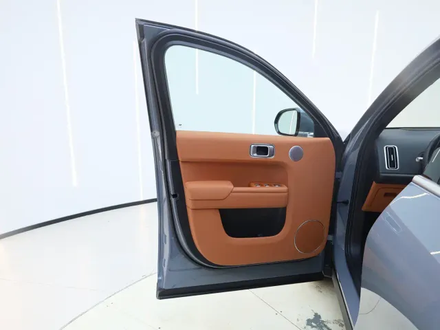 Li Auto L8 — Фото автомобиля 15