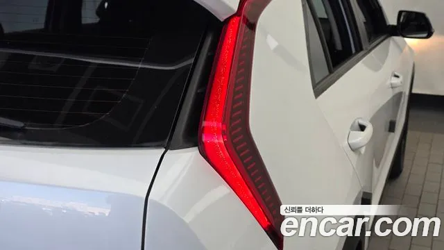 Kia Niro — Фото автомобиля 8