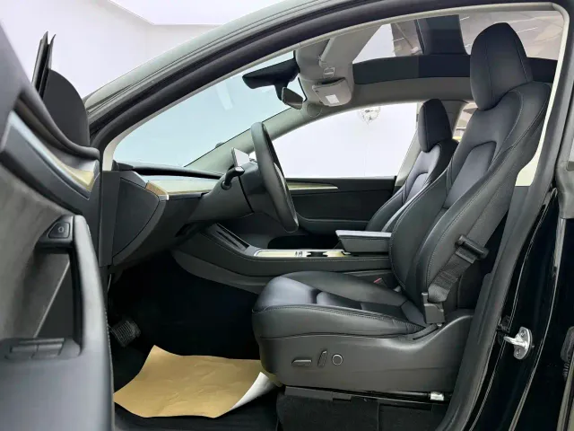Tesla Model Y — Фото автомобиля 5