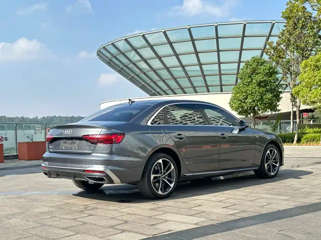 Audi A4L — Фото автомобиля 13