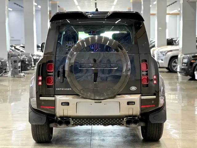 Land Rover Defender — Фото автомобиля 5