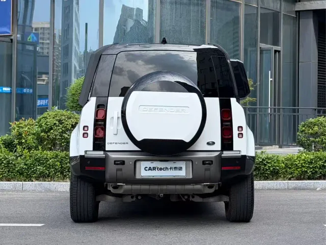 Land Rover Defender — Фото автомобиля 4