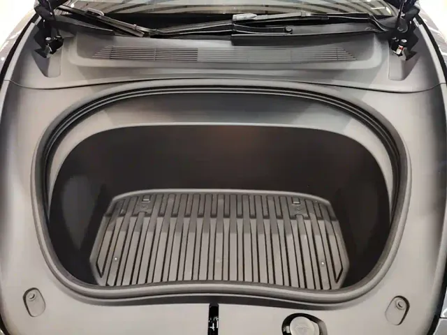 Tesla Model 3 — Фото автомобиля 19