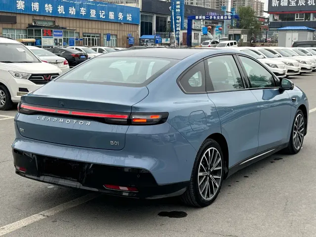 Leapmotor Leapmotor B01 2026 550 LiDAR Edition — Фото автомобиля 9