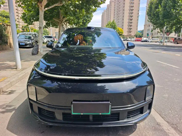 Li Auto L8 — Фото автомобиля 2